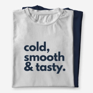 Majica z napisom Cold, smooth and tasty v beli barvi in ženska ali moška majica s kratkimi rokavi v modri barvi s potiskom na temo zabave, partyjev, pitja, alkohola, lahko kot smešno darilo.