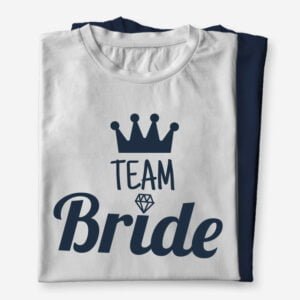 Kratka majica za dekliščine z napisom, ki se sklada z majico Team bride, namenjena pa je nevesti, v beli ali modri barvi s kvalitetnim potiskom.